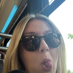 Meet your Posher, Clarissa